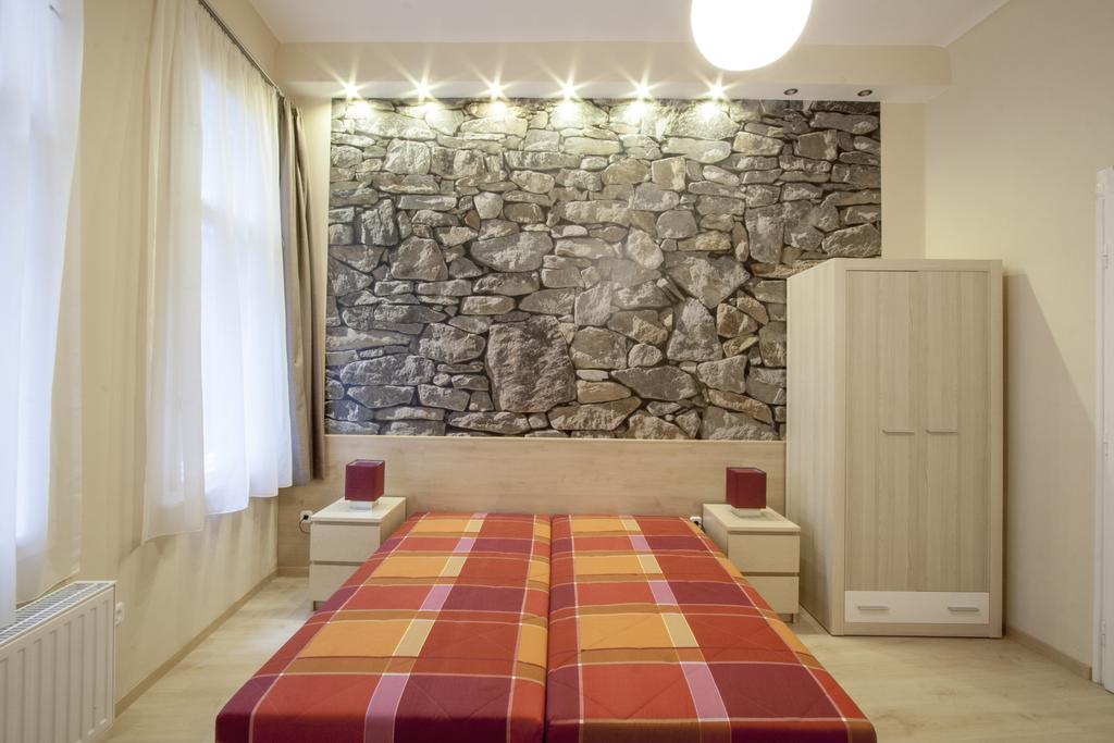 Centre With 3 Bathrooms דירה *