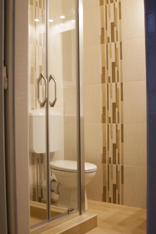 Centre With 3 Bathrooms דירה